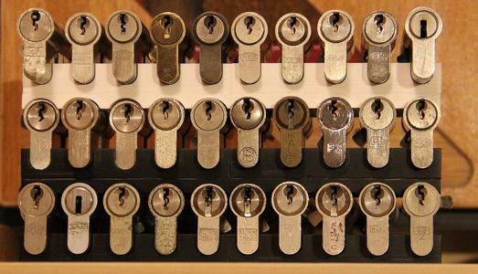 Euro Cylinder storage for lockpicking