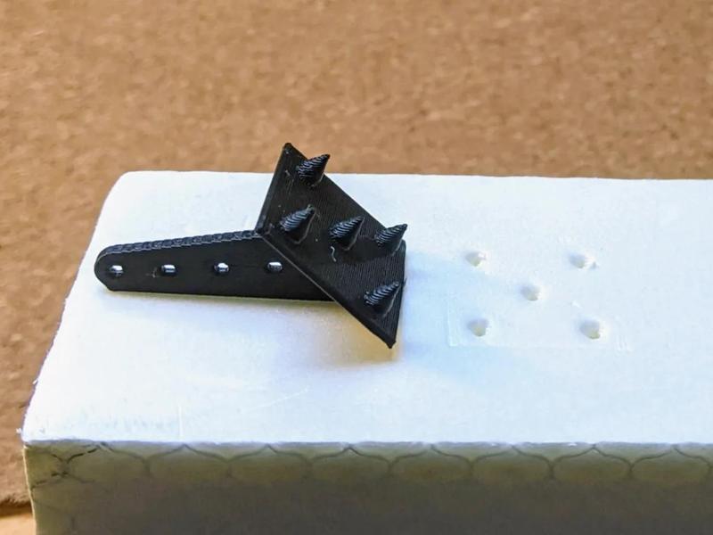 Improved rudder horn for depron RC airplanes
