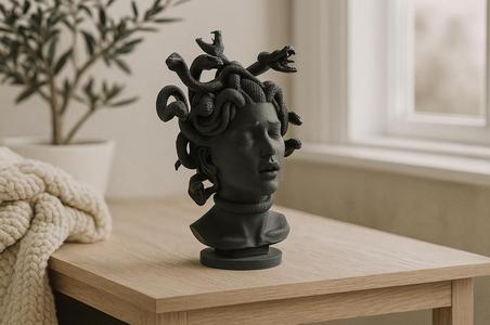 Medusa Bust Sculpture – Elegant Mythological Decor