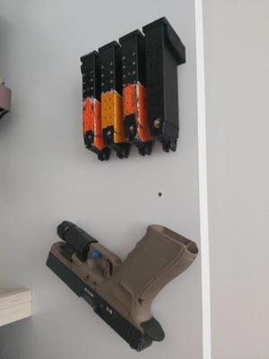 Airsoft Glock wall magazine holder 4x