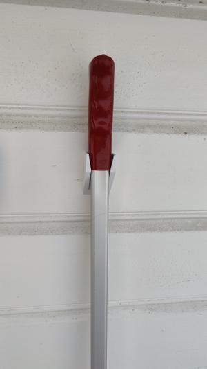 Fiskars classic snow shovel wall mount