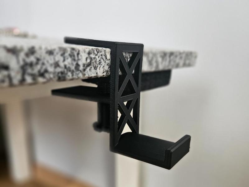 Desk headphones holder with a screw