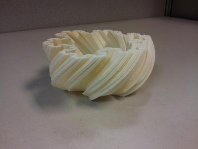 Parameterized Twisting Kochflake Vases
