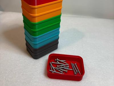 Small parts stacking containers no supports