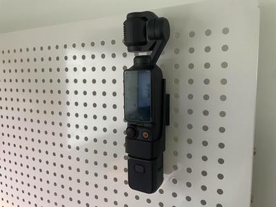 Pocket 3 quick-release pegboard accessory