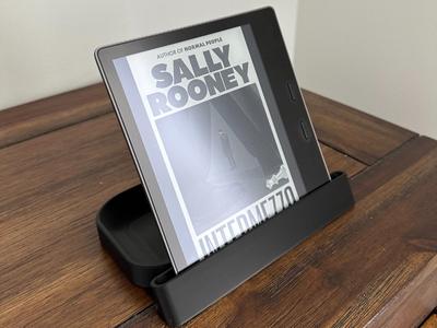 Kindle Oasis, iPad mini and glasses stand