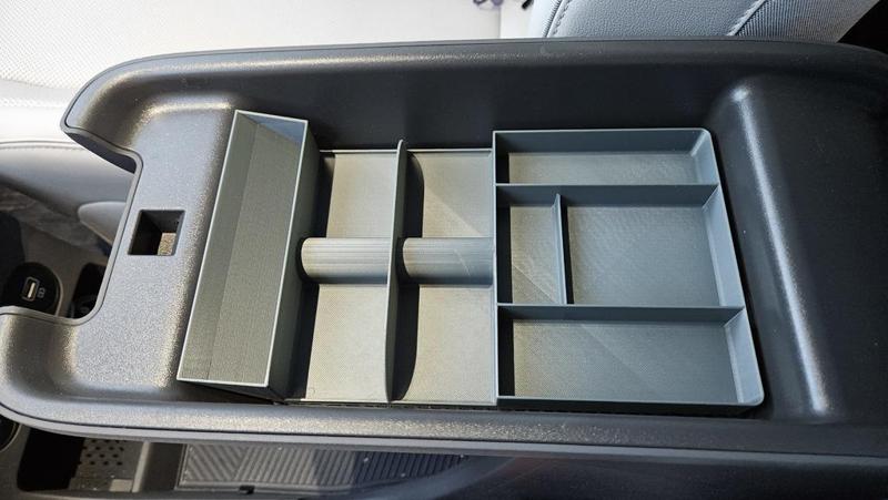 Ioniq 5, center console tray