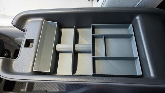 Ioniq 5, center console tray