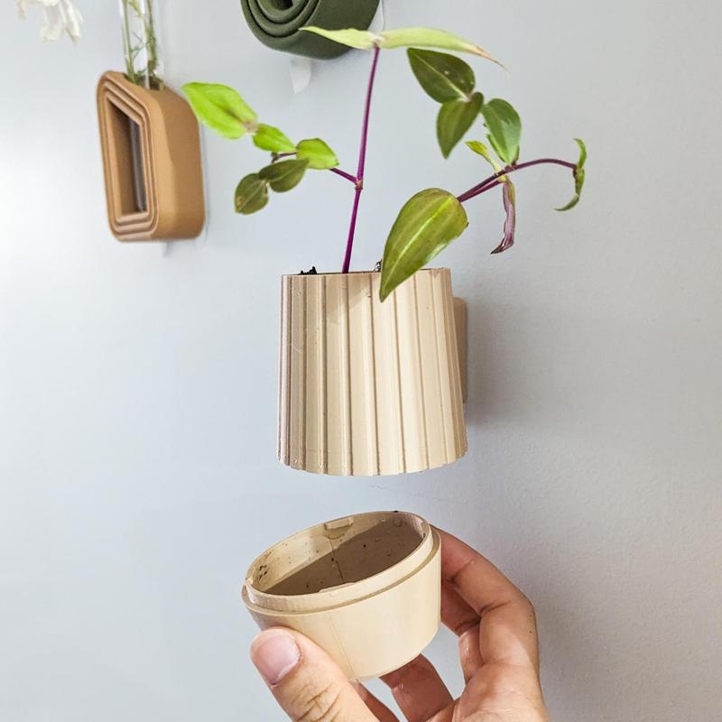 Wall Mounted or Free Standing Planter Pot 