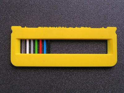 Customizable filament swatch dividers with filament pieces