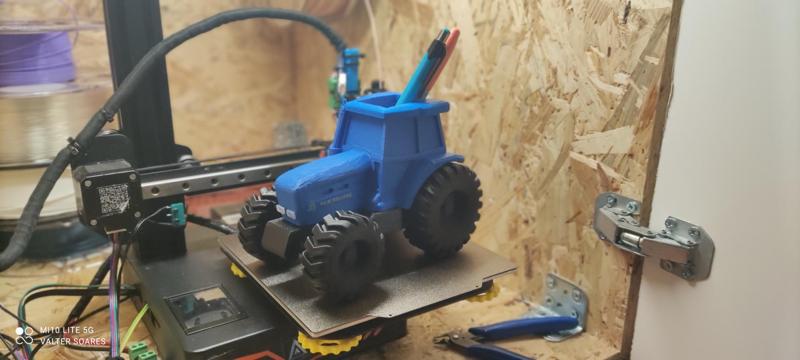 Tractor Pen Holder