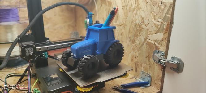 Tractor Pen Holder