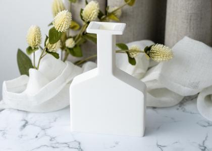 Linea Vase – Modern Flat Geometric Vase for Minimalist Interior Decor