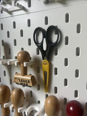 Scissors holder for IKEA Skadis