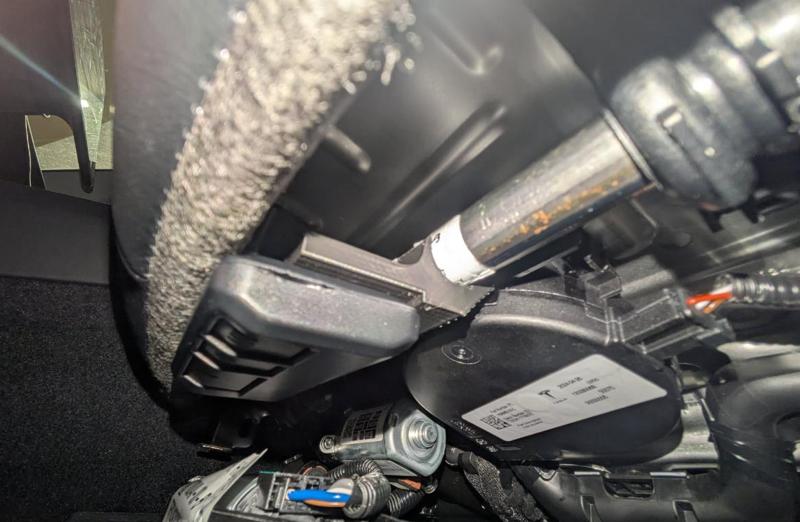 Tesla Model 3/Y Underseat Remote Holder