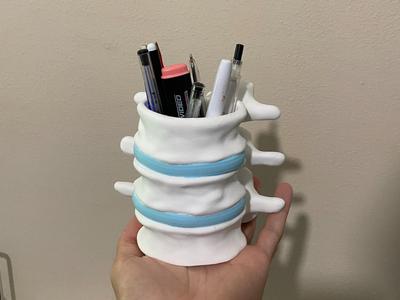 Vertebrae-Inspired Pen Holder