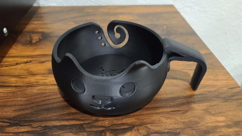 Yarn Bowl With Desk Hook