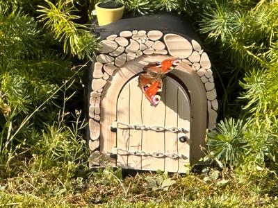 Fairy Door with Staircase, Solar-LED & Side panels