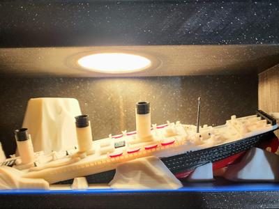 Titanic lamp Display