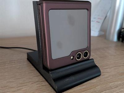 Samsung Flip 6  inductive charging stand