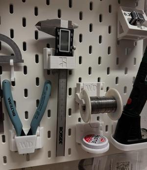 Caliper wall mount for IKEA "Skådis"