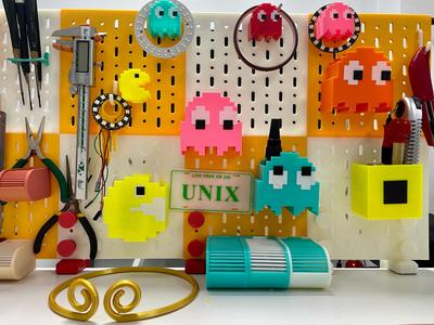 Skadis Compatible and expandable hole board