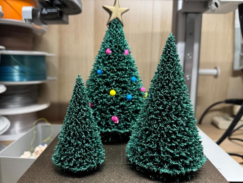 V3 Christmas tree with decoration