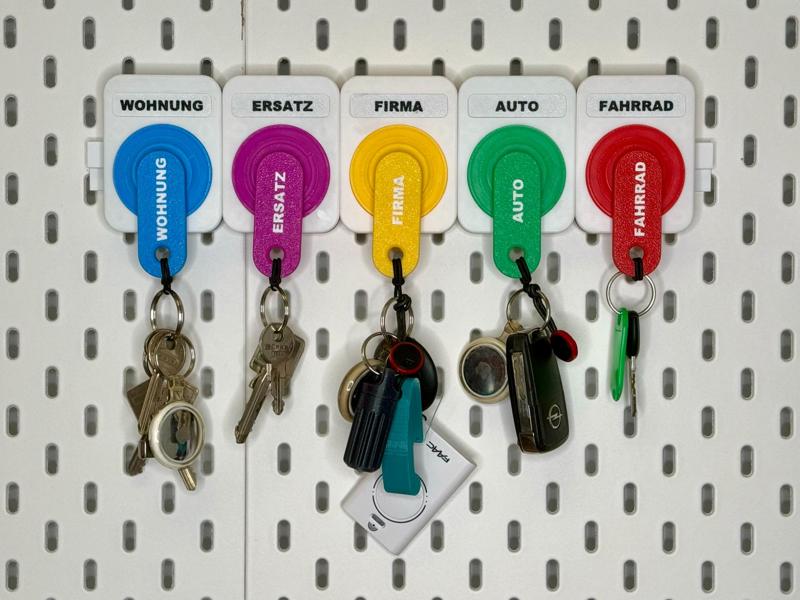 SKADIS Magnetic key holder and keychains