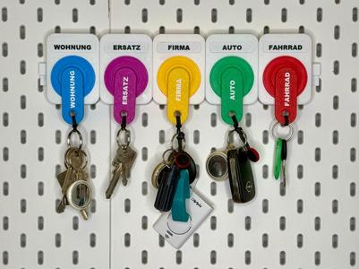 SKADIS Magnetic key holder and keychains