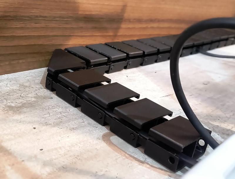Cable management system - guide