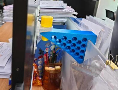 Portable monitor stand - Office wall storage