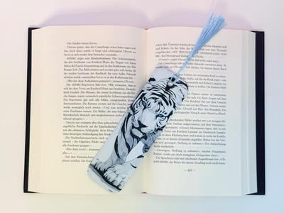 Bookmark blue-eyed white tiger