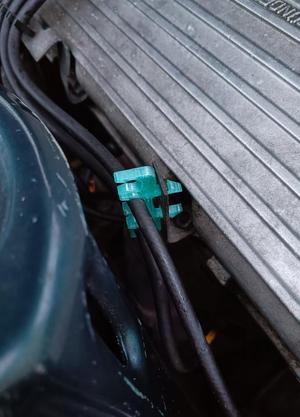 924 Spark Plug Wire Clip