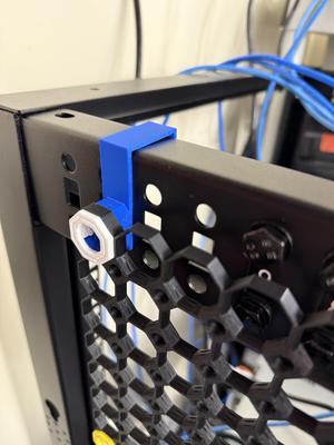 Remix of 8 mm - Offset Snap (DS Part A) to hang on Startech.com 24U Rack