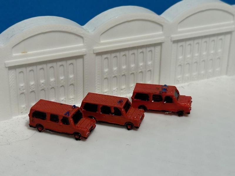 Emergency service vehicle 8 - SUV (long) (z-scale)