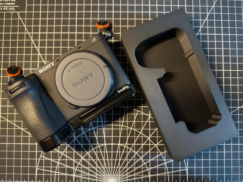 Gridfinity bin for Sony a6700