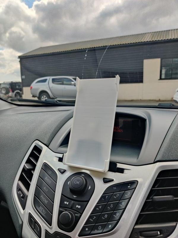 Phone Mount/Holder (Oneplus 8) for CD Slot Universal Dove-Tail Bracket (Ford Fieta Mk6)