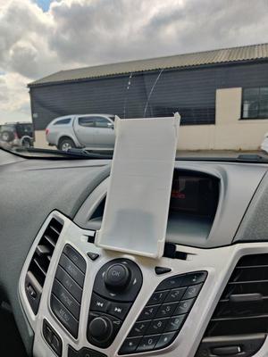 Phone Mount/Holder (Oneplus 8) for CD Slot Universal Dove-Tail Bracket (Ford Fieta Mk6)
