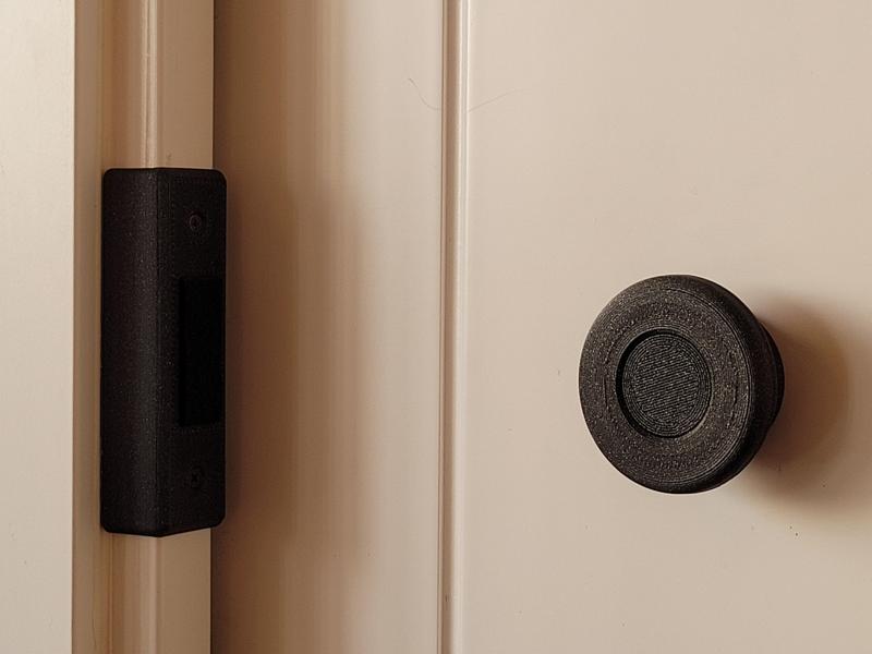 Sliding door frame protecting thingy