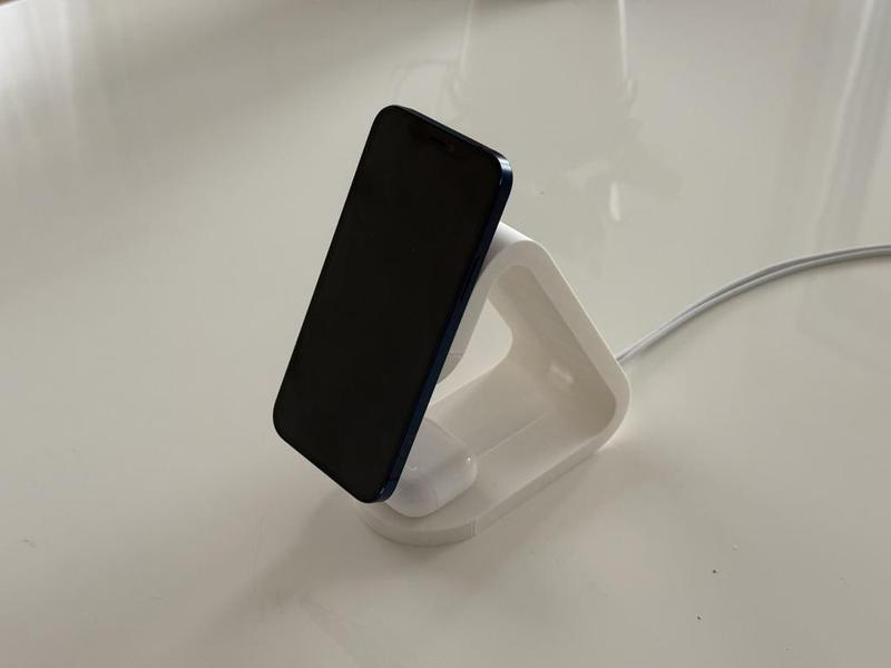 Dual-Charging iPhone Stand for MagSafe and Apple Watch / AirPods