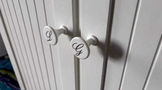 Cabinet handle with letters