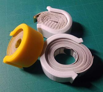 Fabric tape measure clip ; pince mètre de couturière