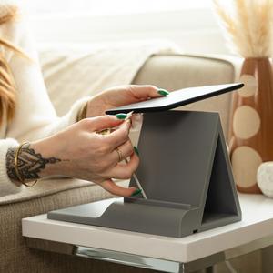 E reader charging stand