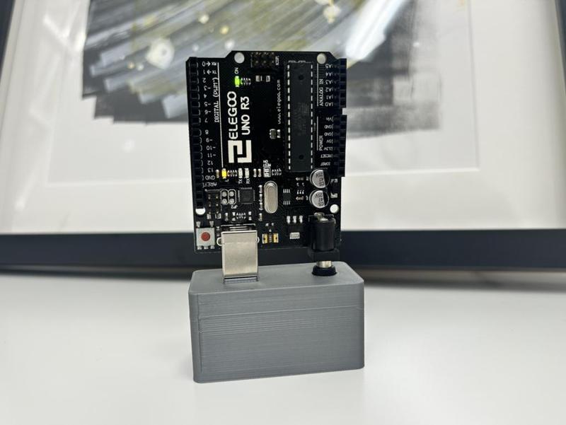 Arduino Uno Stand with Power