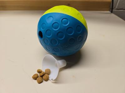 Vase Mode Funnel - Outward Hound Small Treat Ball