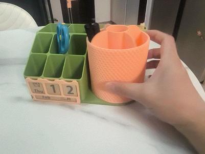 Multifunctional Pen Holder - Calendar Version