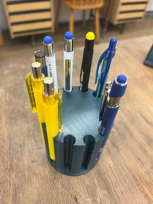 Stojánek na tužky -  Rotatable pencil stand