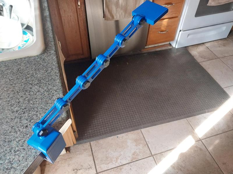 IMPROVED SWING ARM MOUNT FOR CAMERA OR LIGHT 