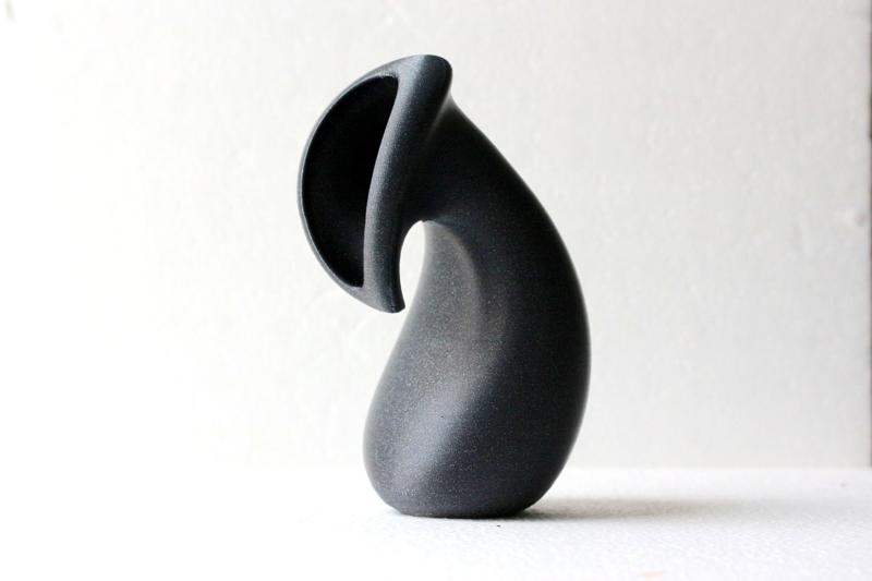 Bowing Vase