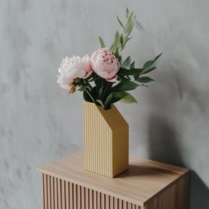 Groovy Vase - Minimalist Ribbed Vase for Modern Home Decor